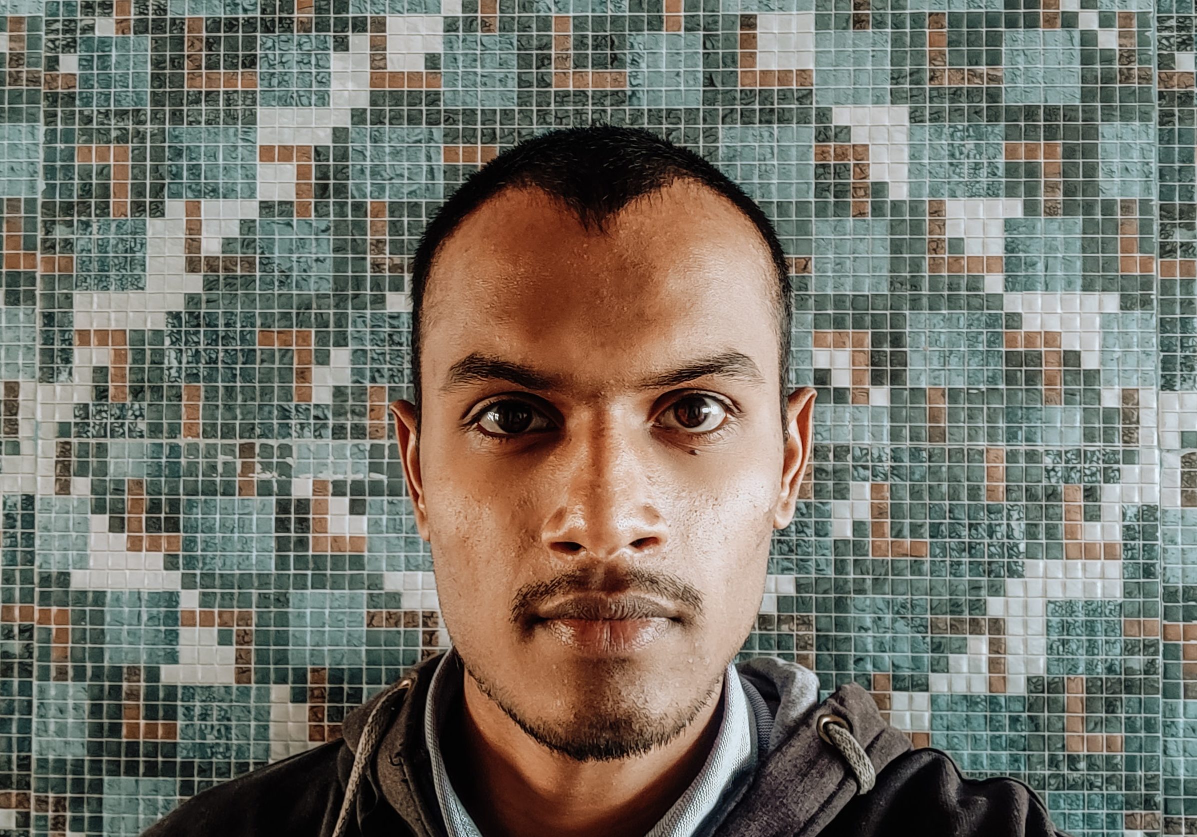 photo-1577933679437-f3171f9b963a